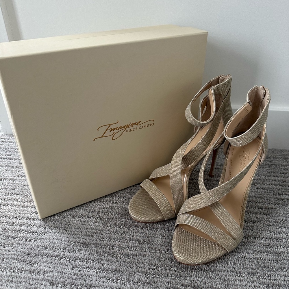 Imagine Vince Camuto Devin Sandal, Size 8M/38.5, Soft Gold Fabric